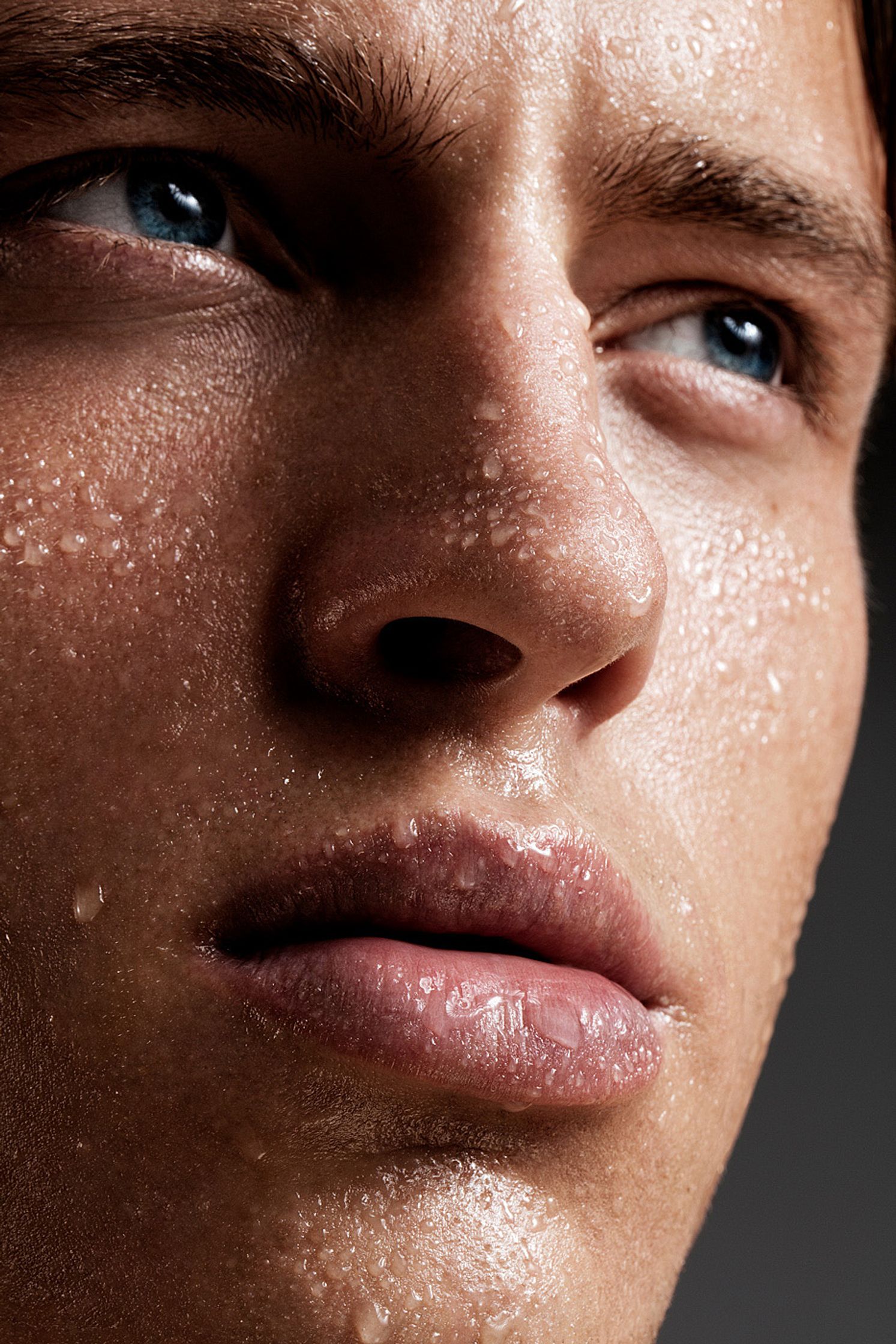 a close up of a man with water on his face men cosmetic post production hamburg