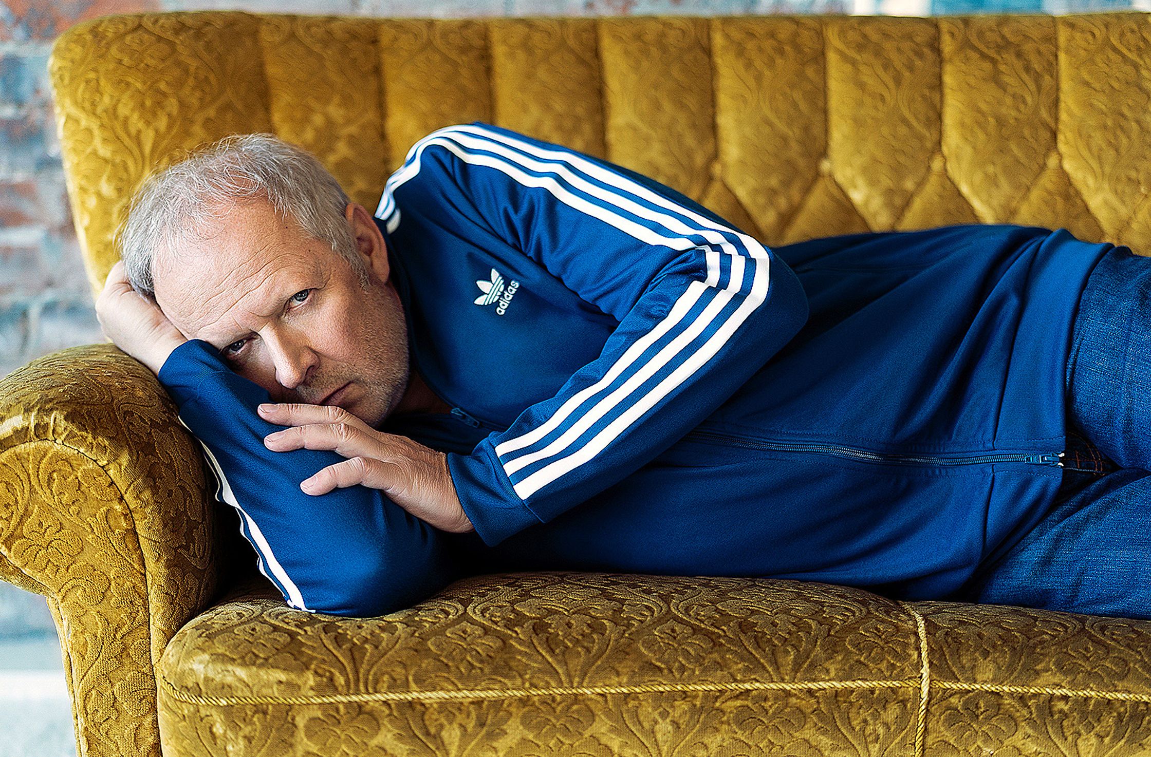 axel milberg laying on a couch
Retouch - Bildbearbeitung Hamburg