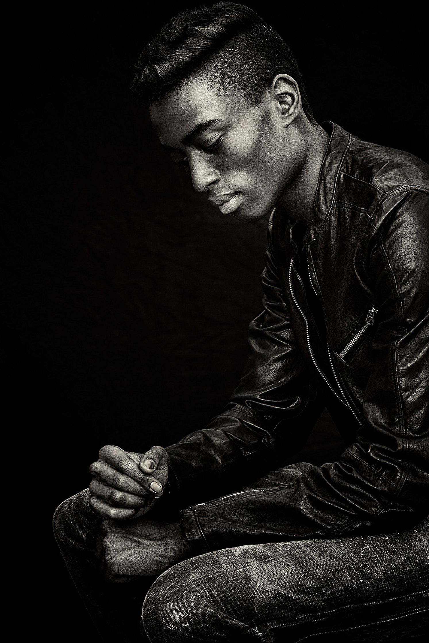 a black and white photo of a man in a leather jacket portrait retusche