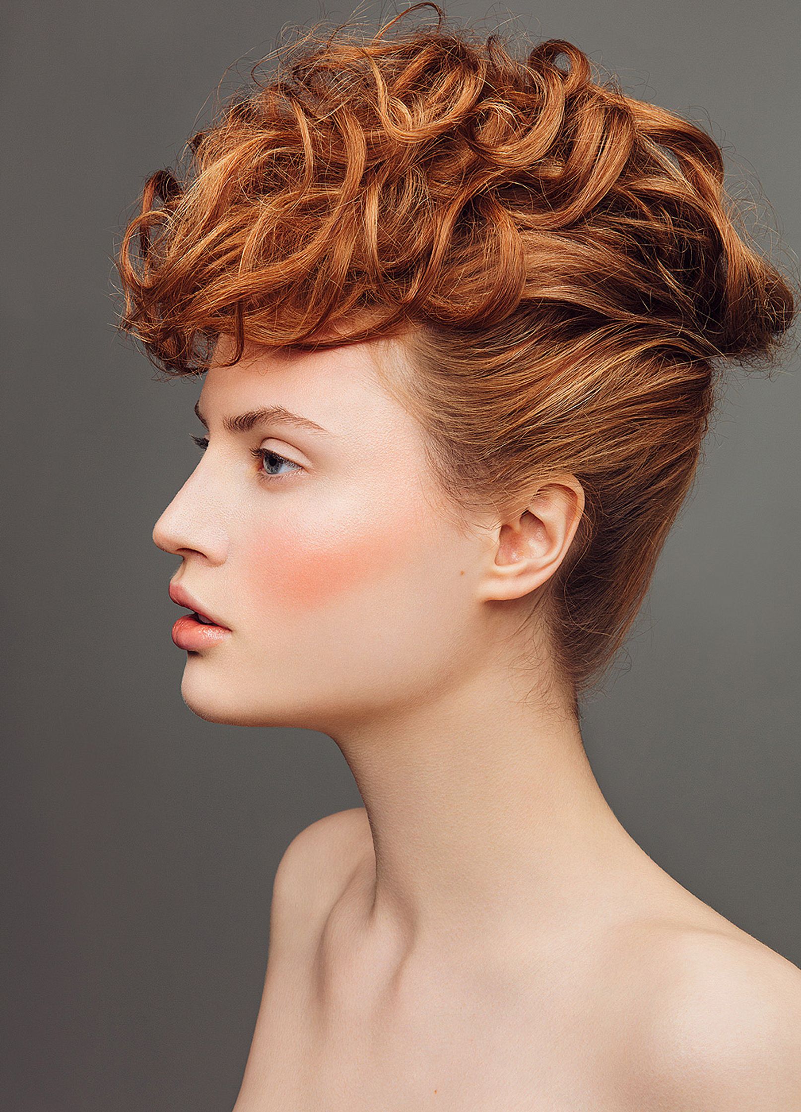 a young woman with curly red hair beauty retusche Hamburg