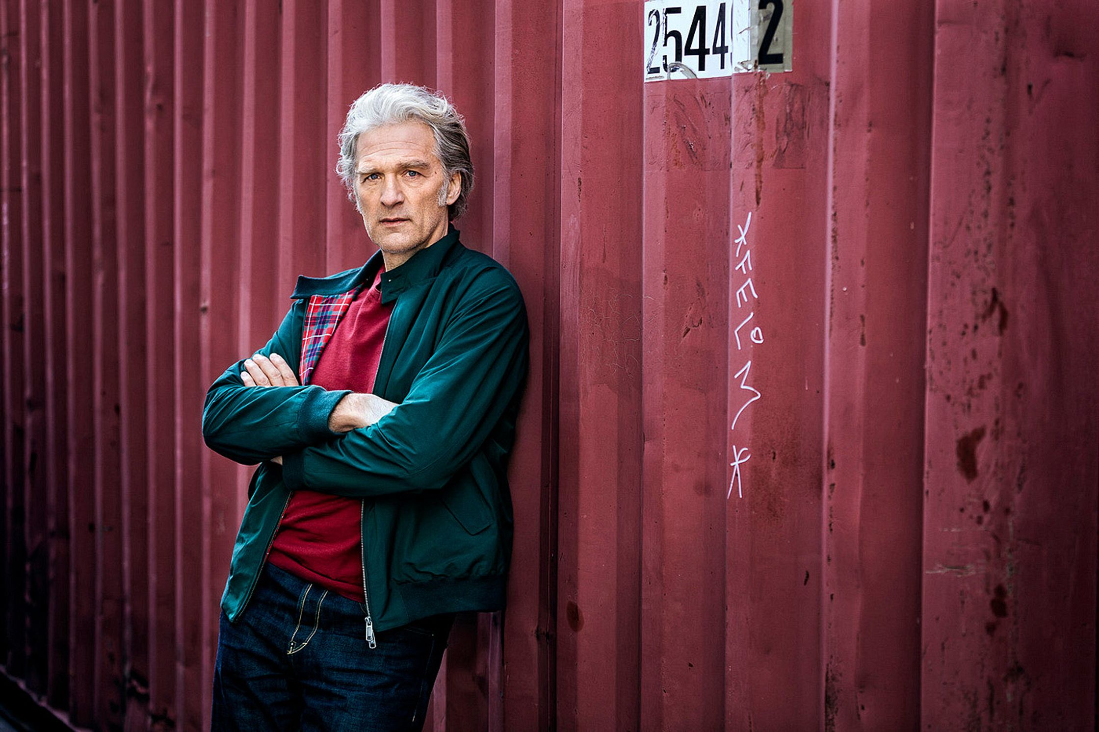 walter sittler leaning against a red wall
post production by glamtouch