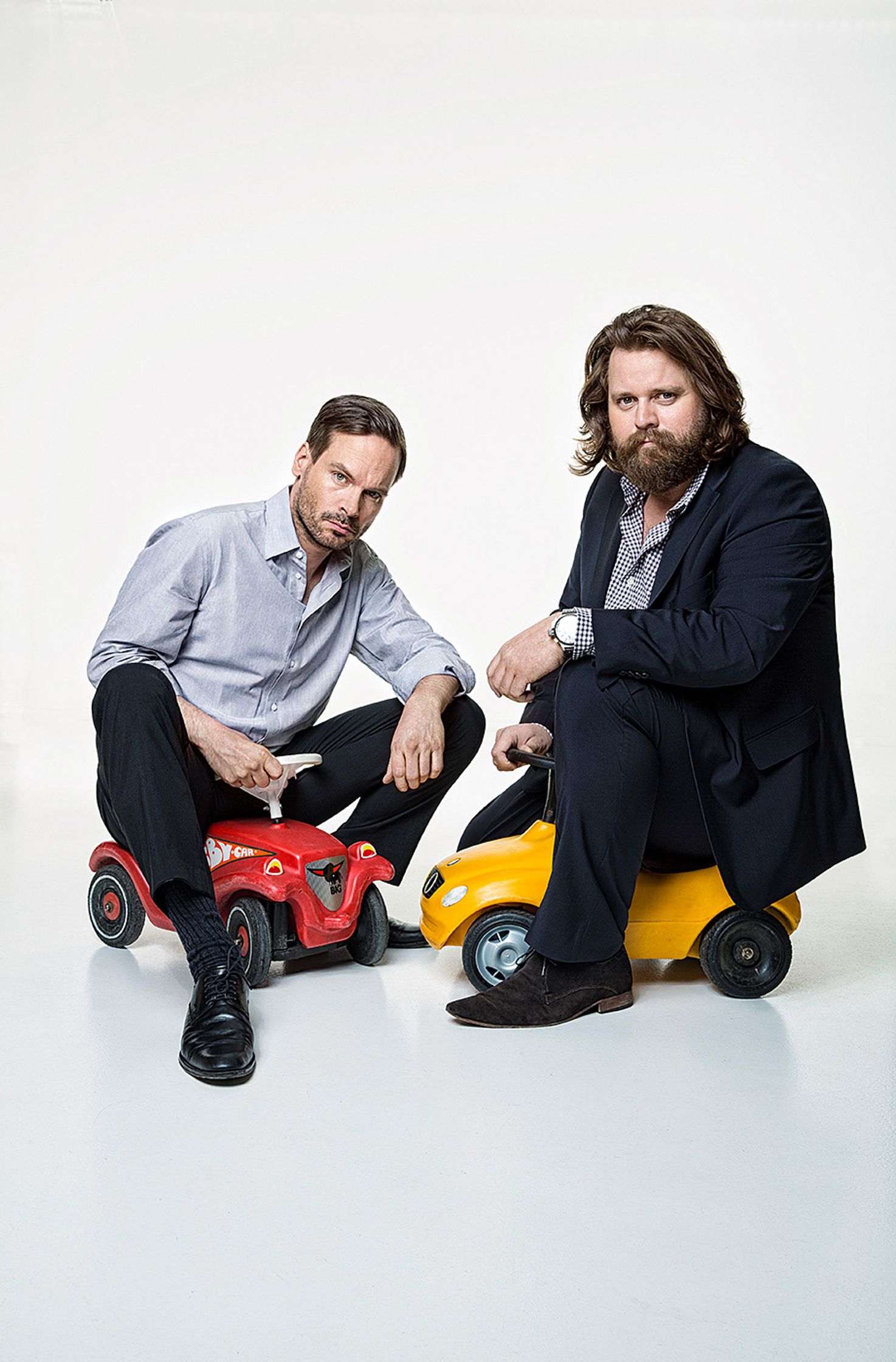 antoine monot jr and wanja mues sitting on a toy car
retusche by glamtouch