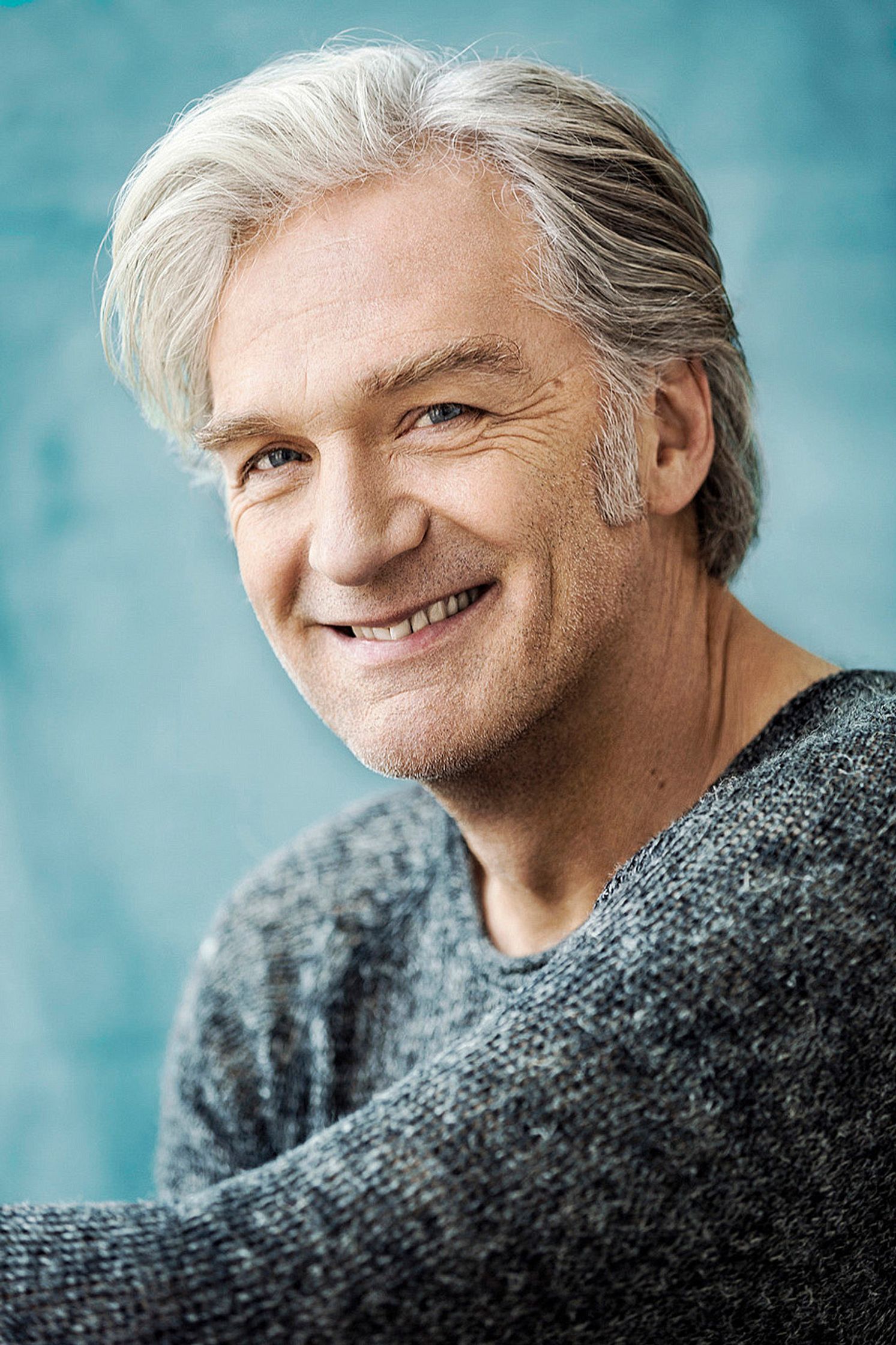 walter sittler with gray hair smiling for the camera
post production by glamtouch