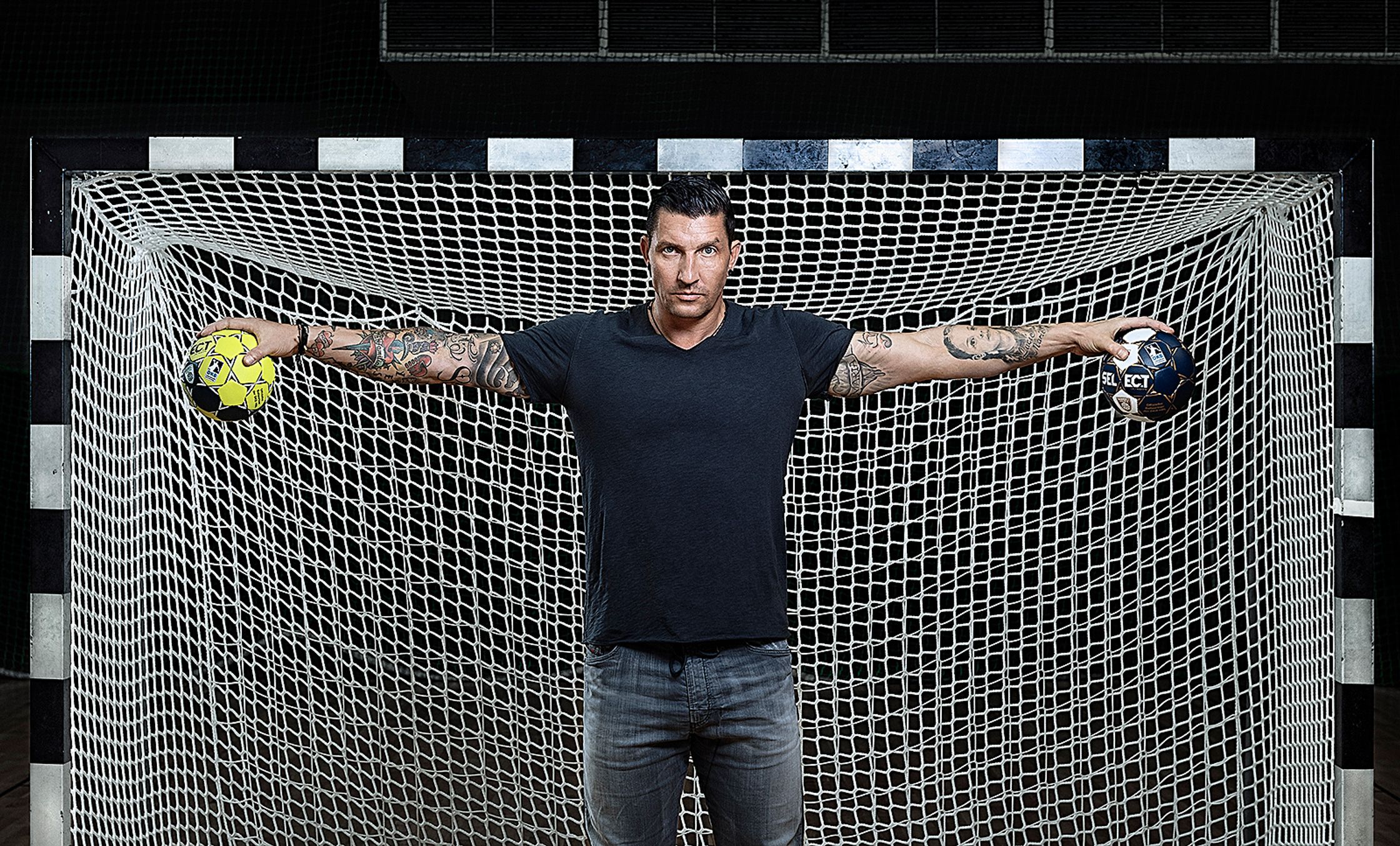 stefan kretschmar standing in front of a goal
Bildbearbeitung by glamtouch