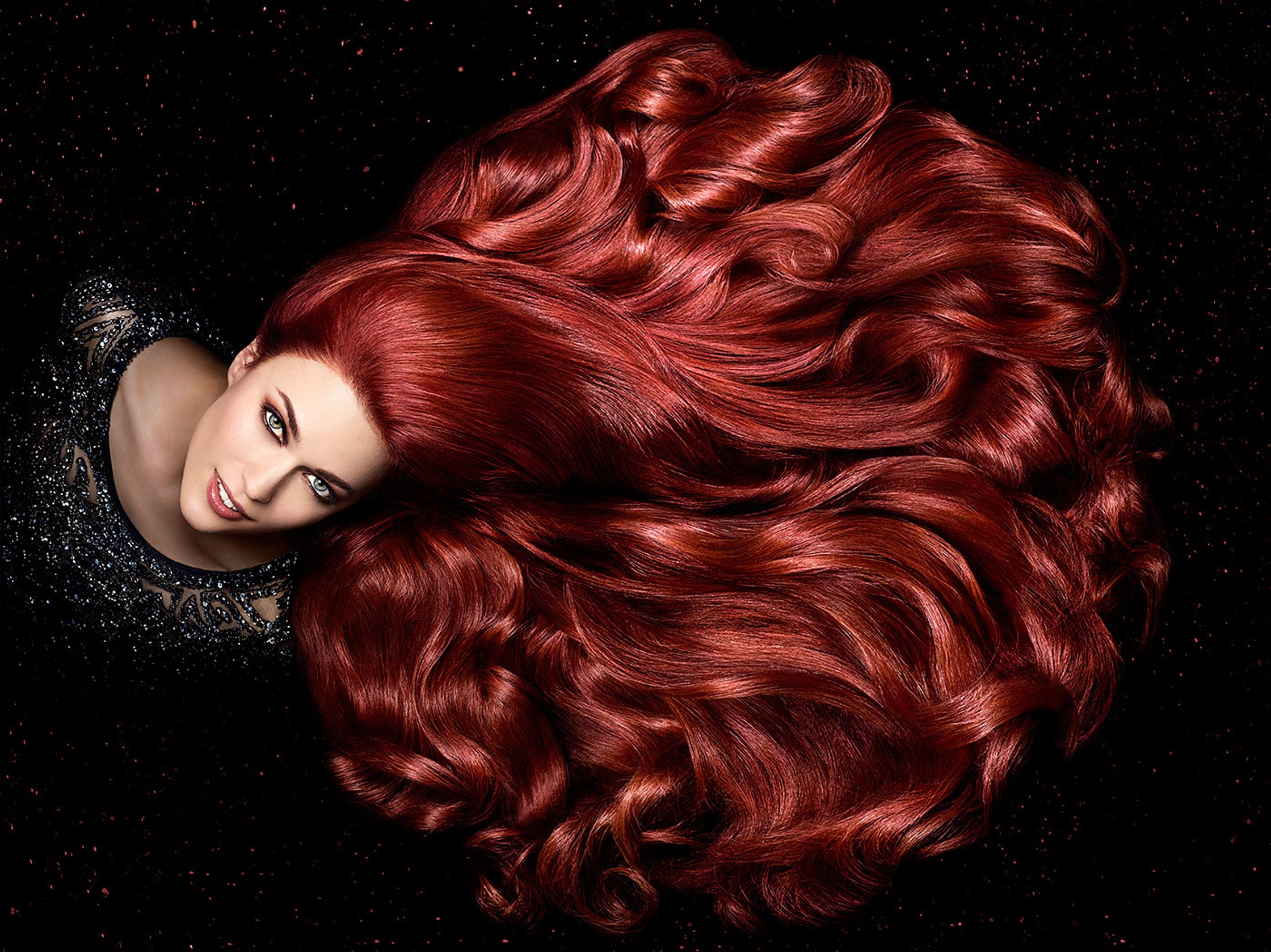 a woman with long red hair is laying on a black background Beauty Hair Schwarzkopf Bildbearbeitung