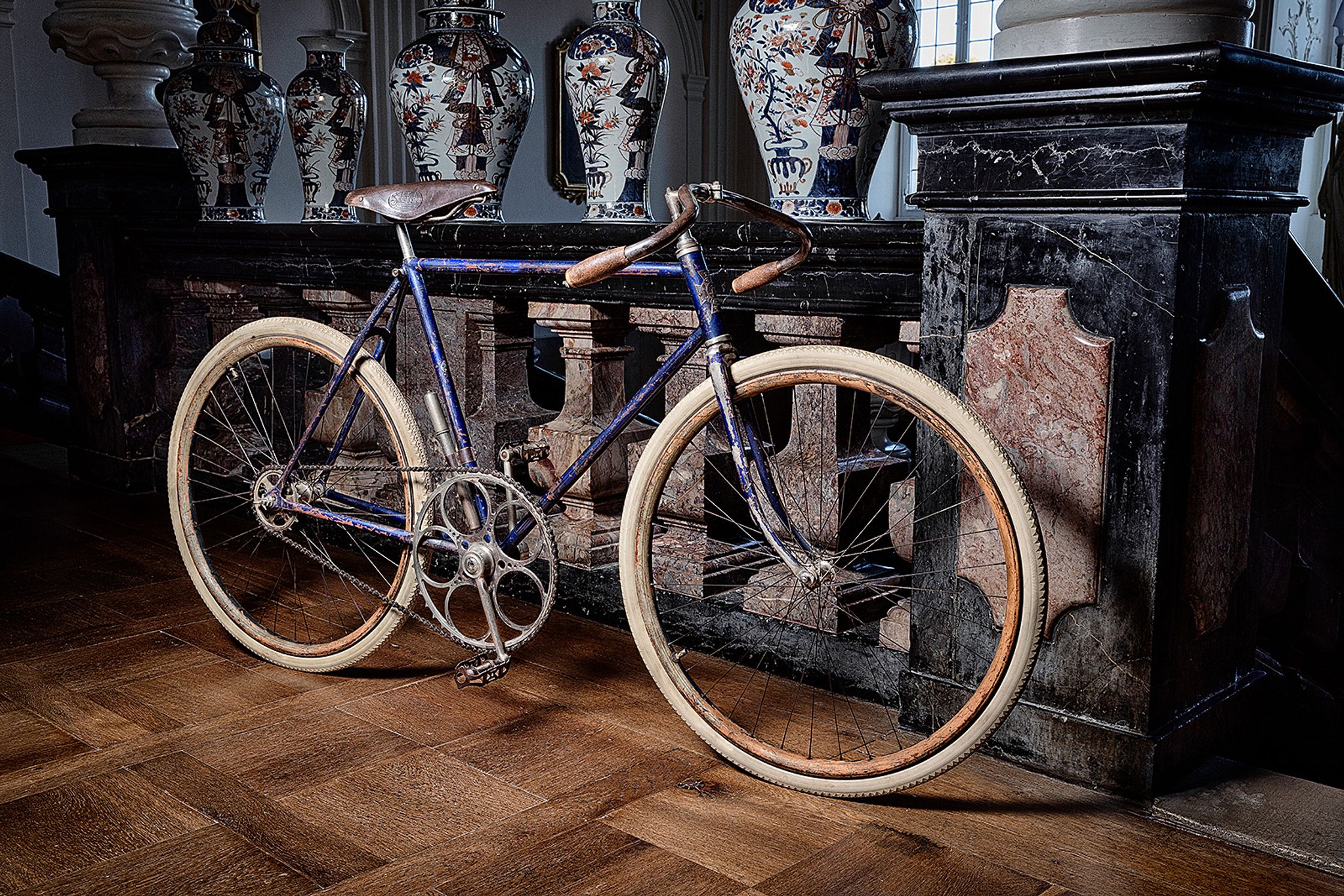 a bicycle leaning against a wooden floor product Post Production