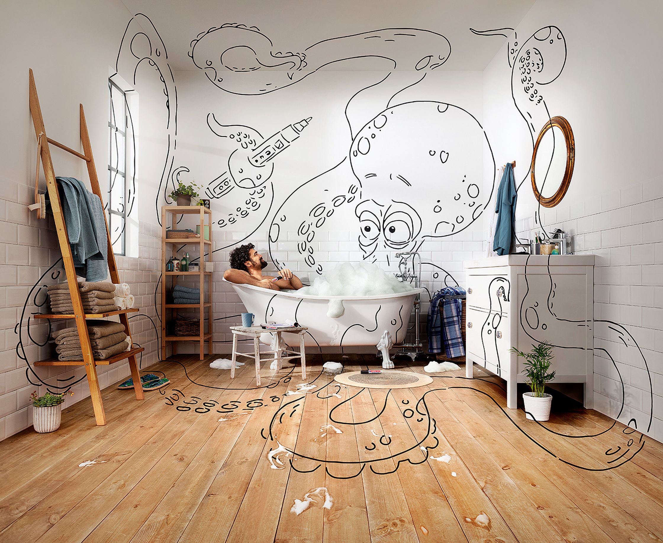 a bathroom with an octopus drawing on the wall - Bildbearbeitung Hamburg