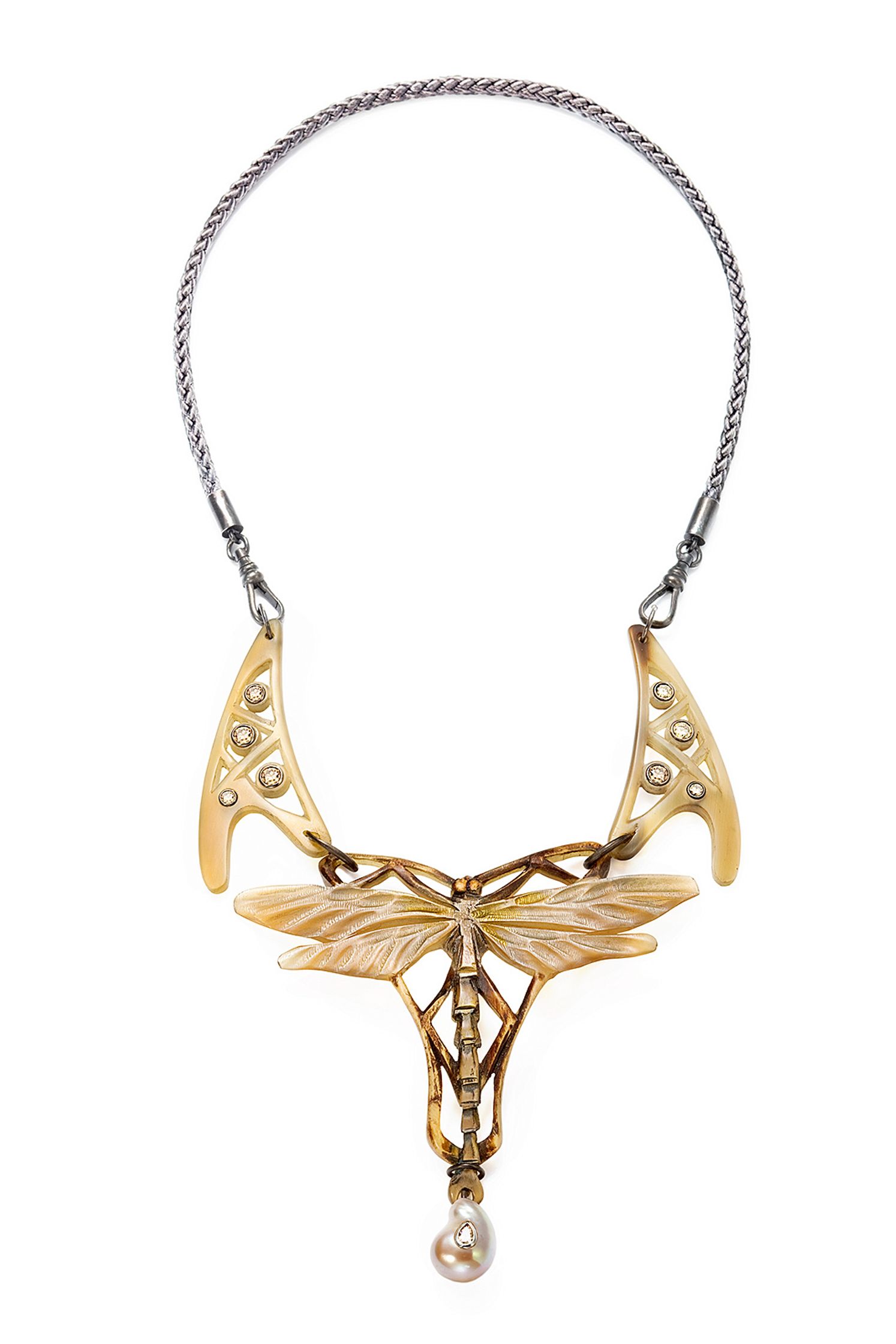 a gold necklace with a dragonfly on it Retouch - Bildbearbeitung Hamburg