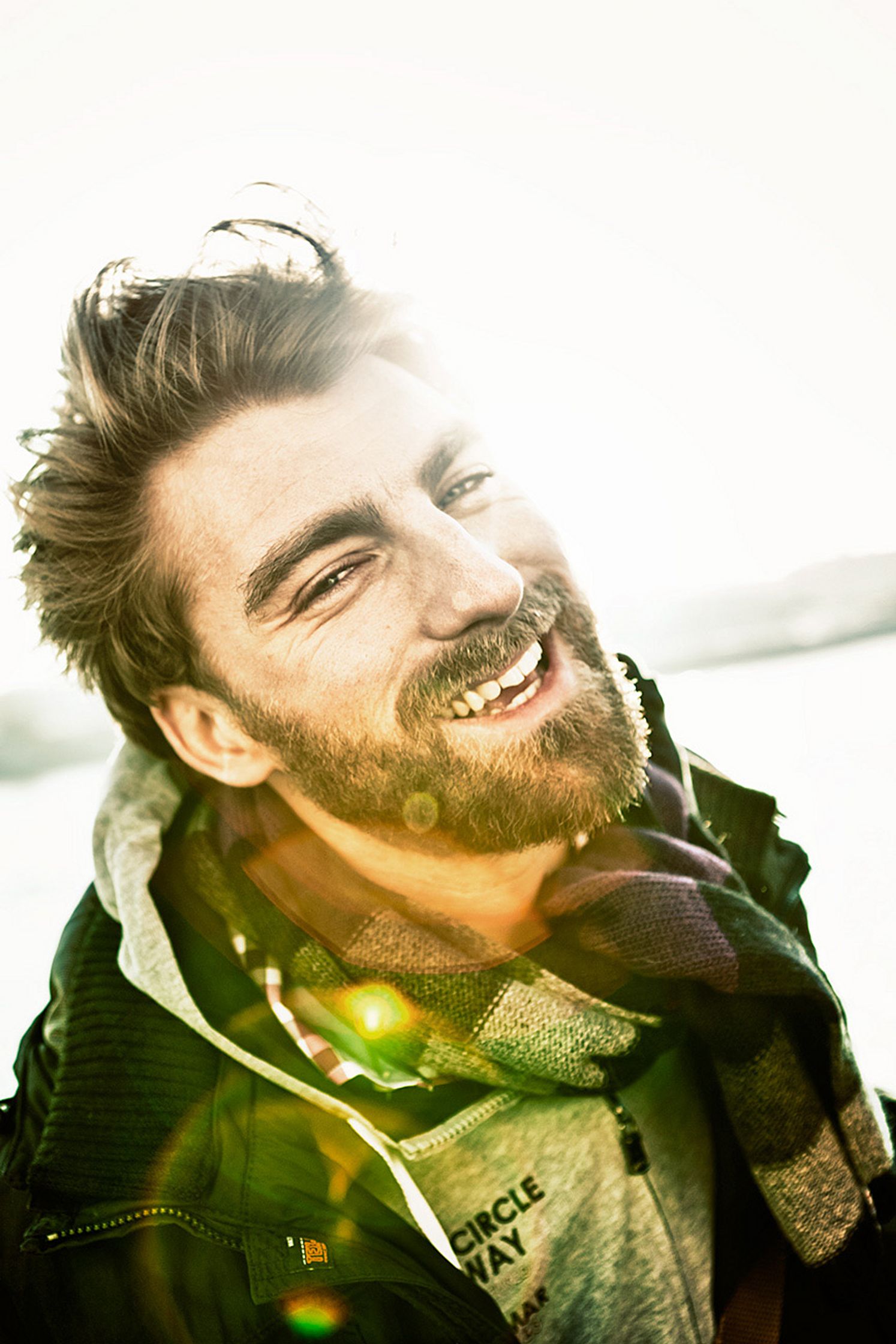 a man with a beard and a scarf Bildbearbeitung calamar fashion kampagne