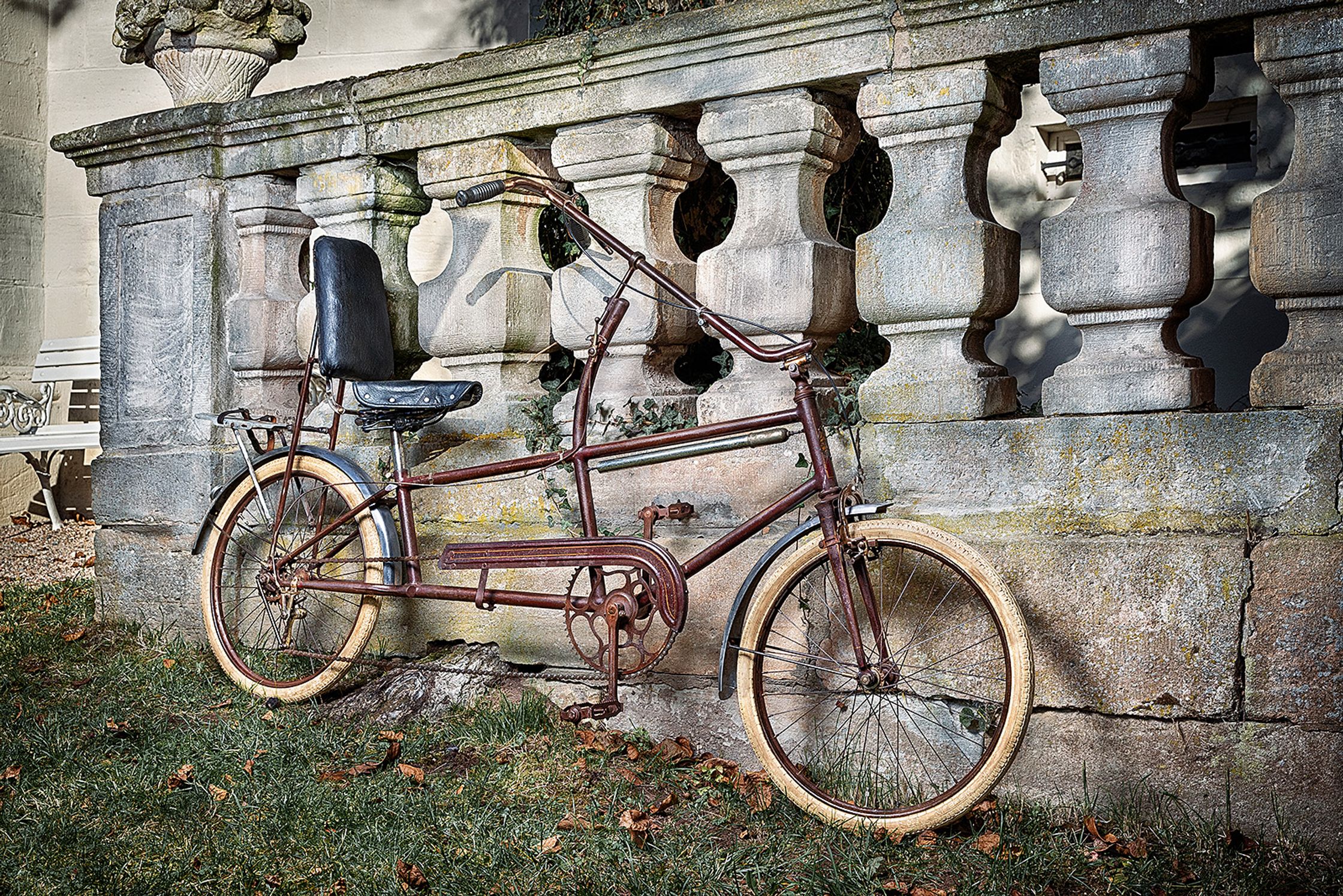 a bicycle leaning against a wall product Post Production