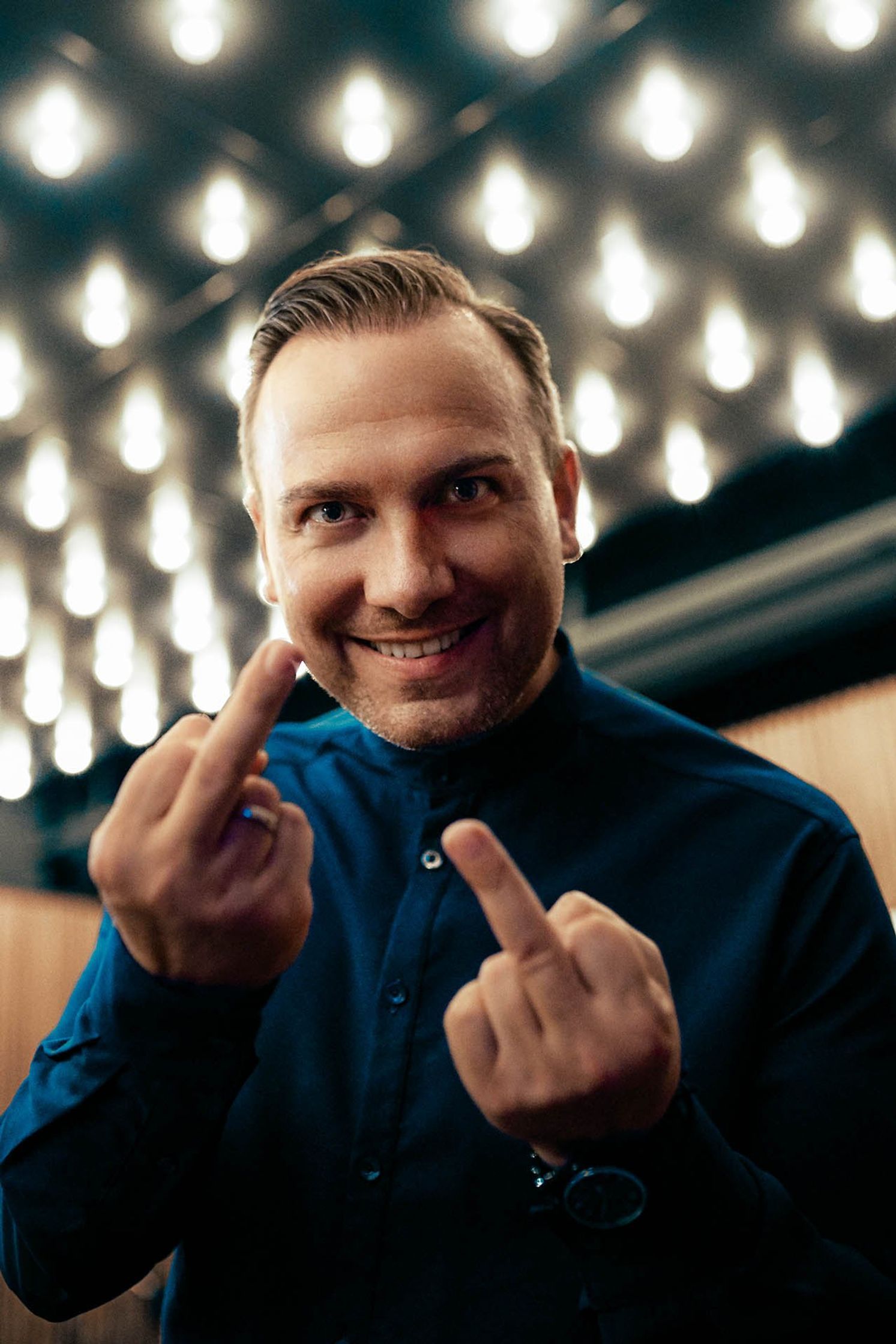 a man in a blue shirt is making a hand gesture, Tim Raue, Restaurant TIM RAUE