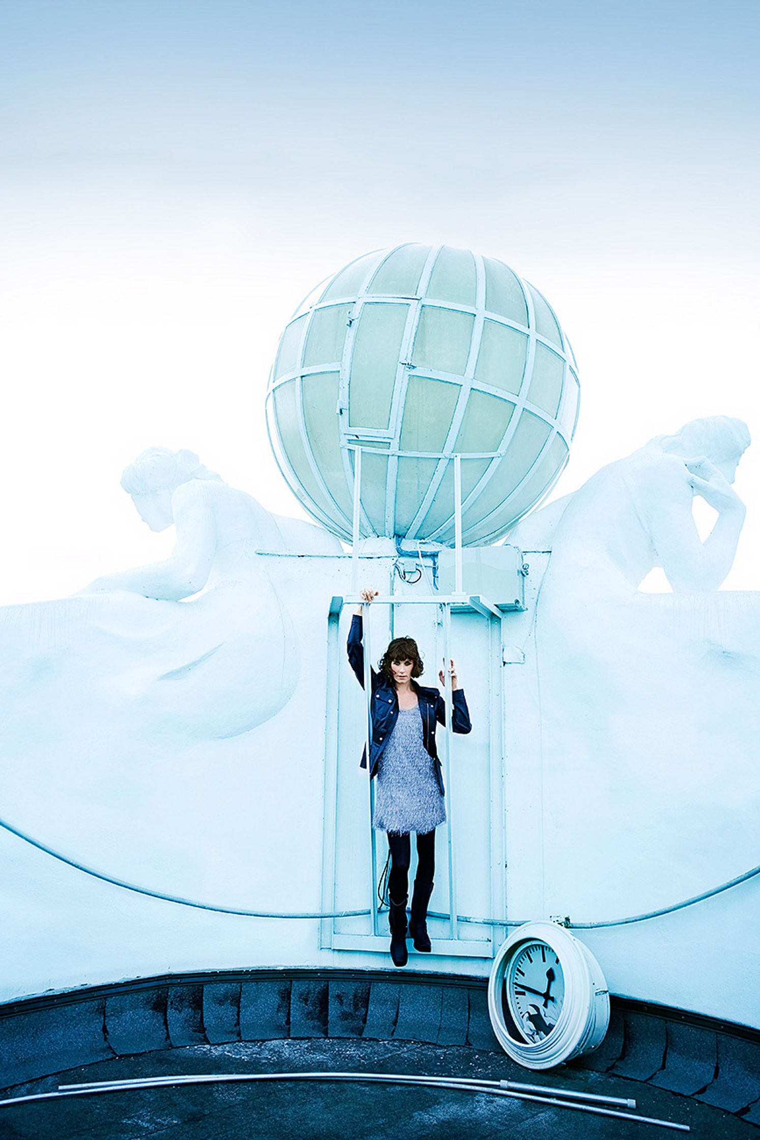 a person on a skateboard in front of a statue editorial fashion retusche