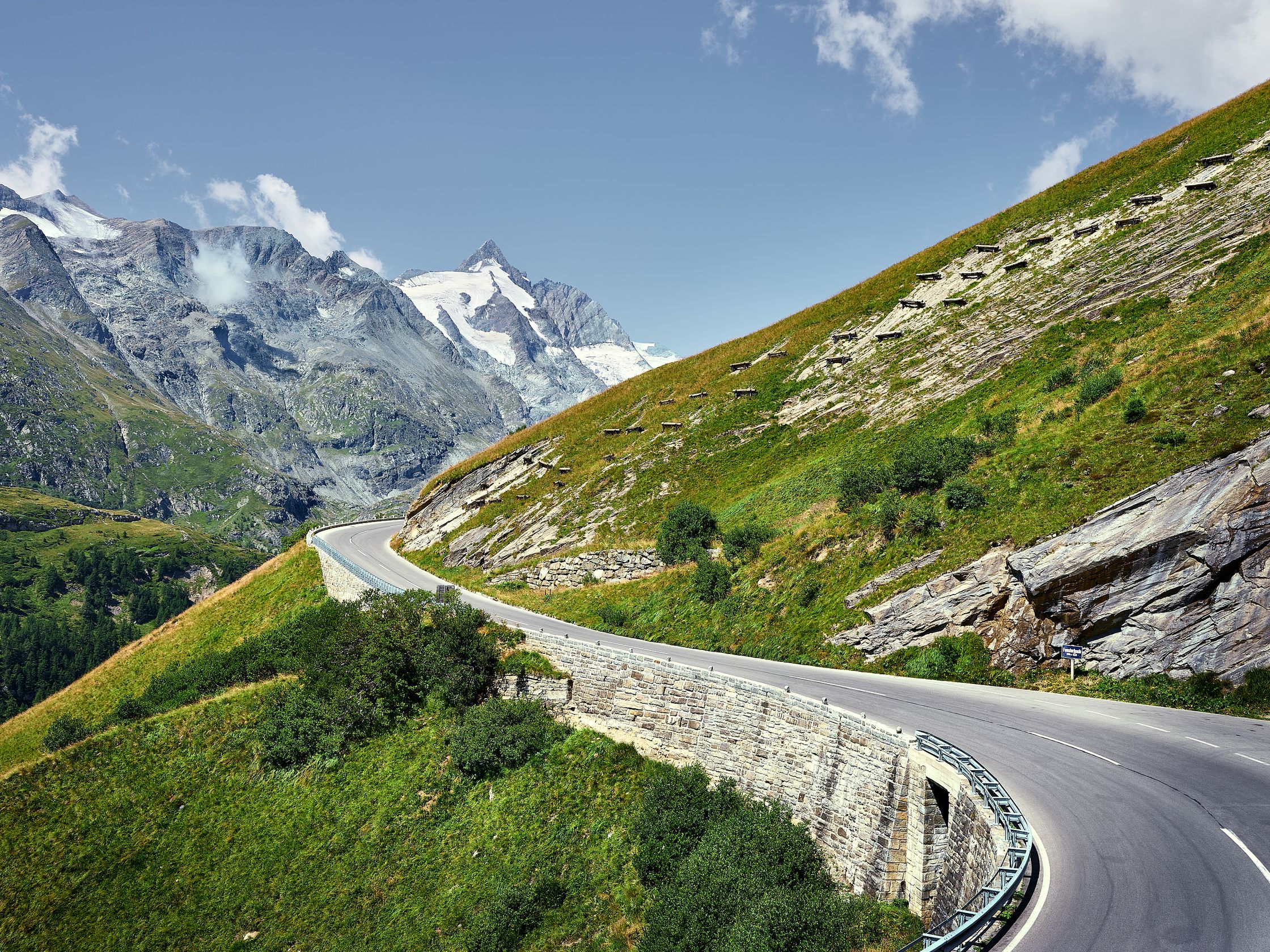 Großglockner Hochalpenstrasse im Sommer