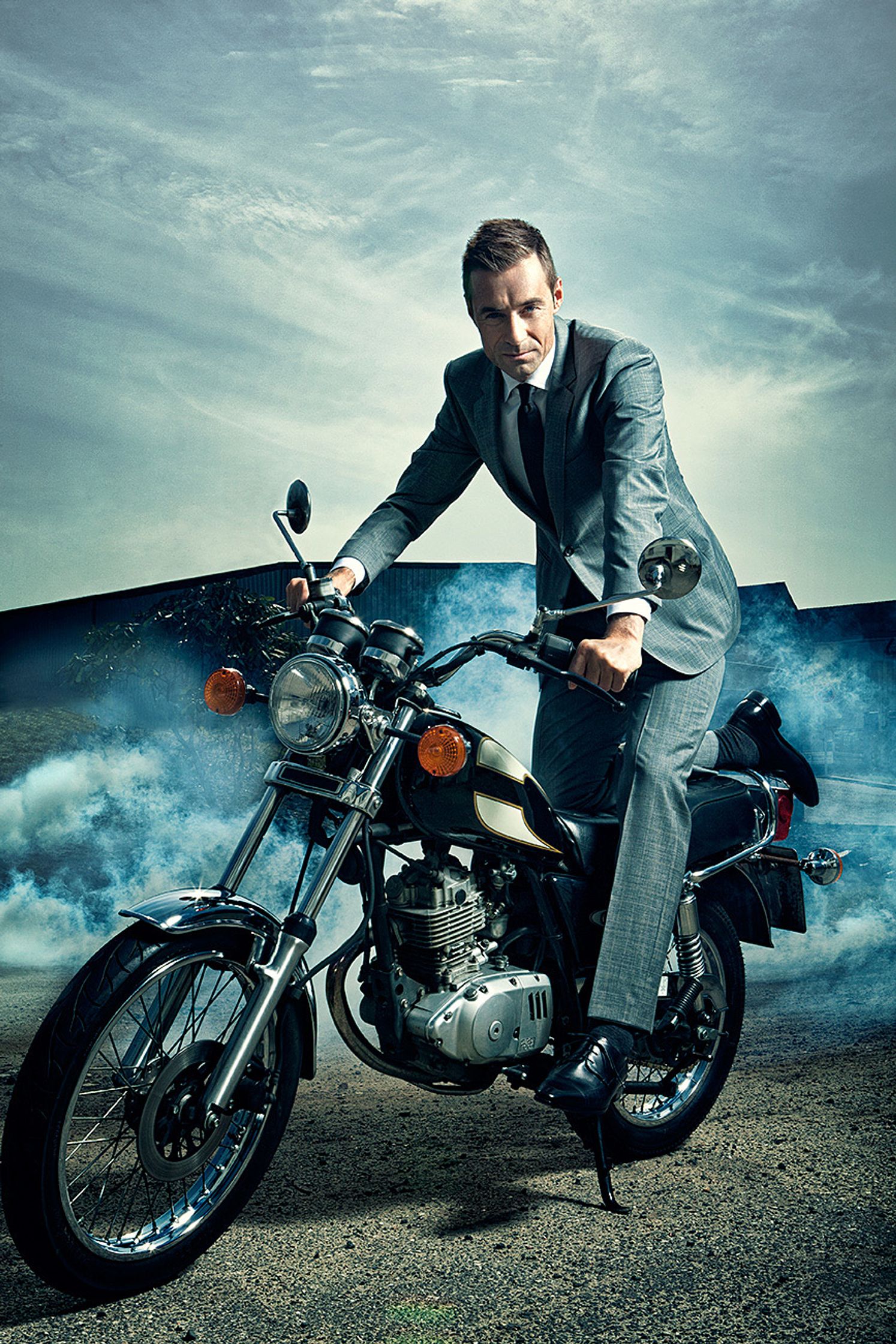 kai pflaume in a suit on a motorcycle
Bildbearbeitung by glamtouch