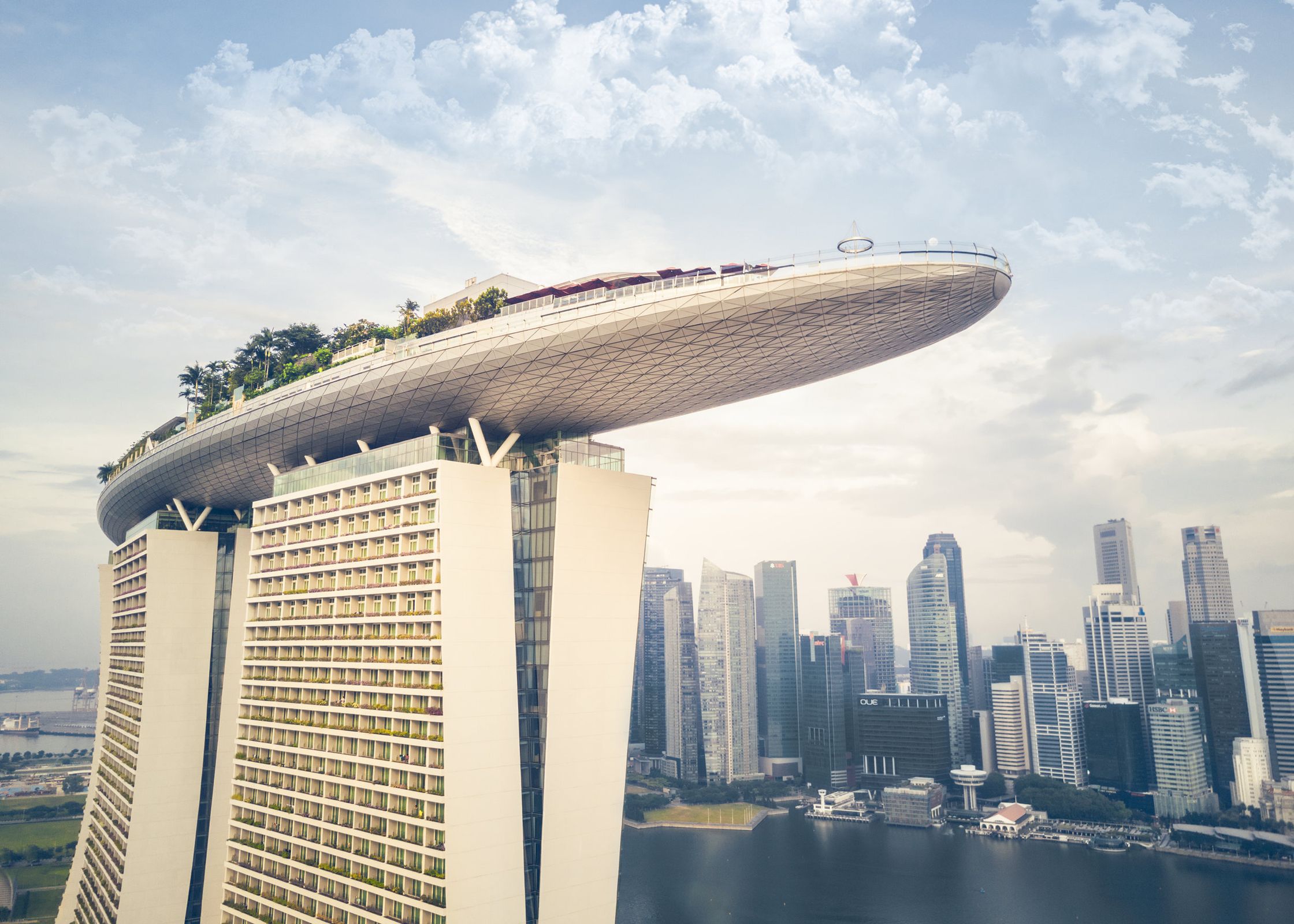 the marina bay sands skyscraper in singapore