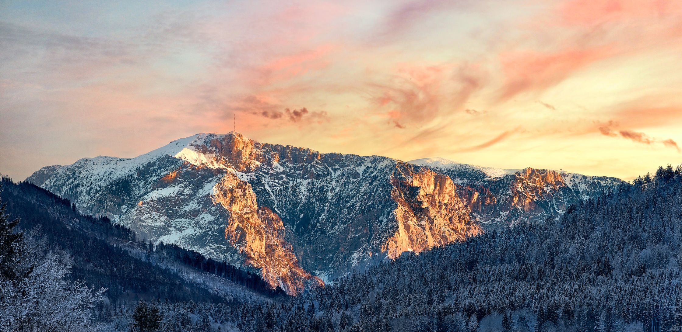 Sonnenaufgang in Italien mit Blick auf den Dobratsch in Österreich