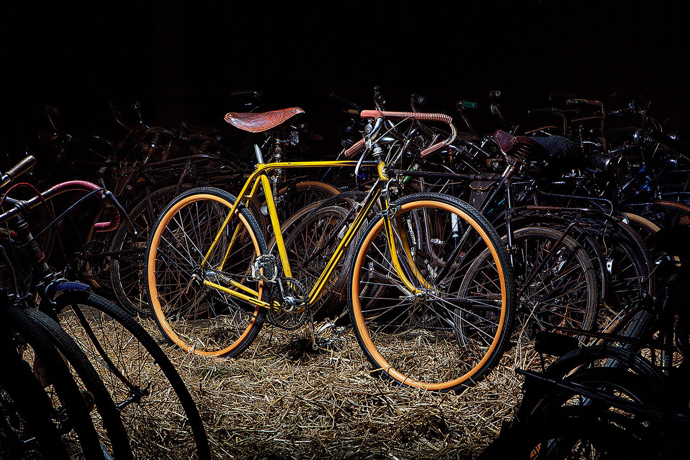 a old bicycles in a barn Bildbearbeitung Hamburg